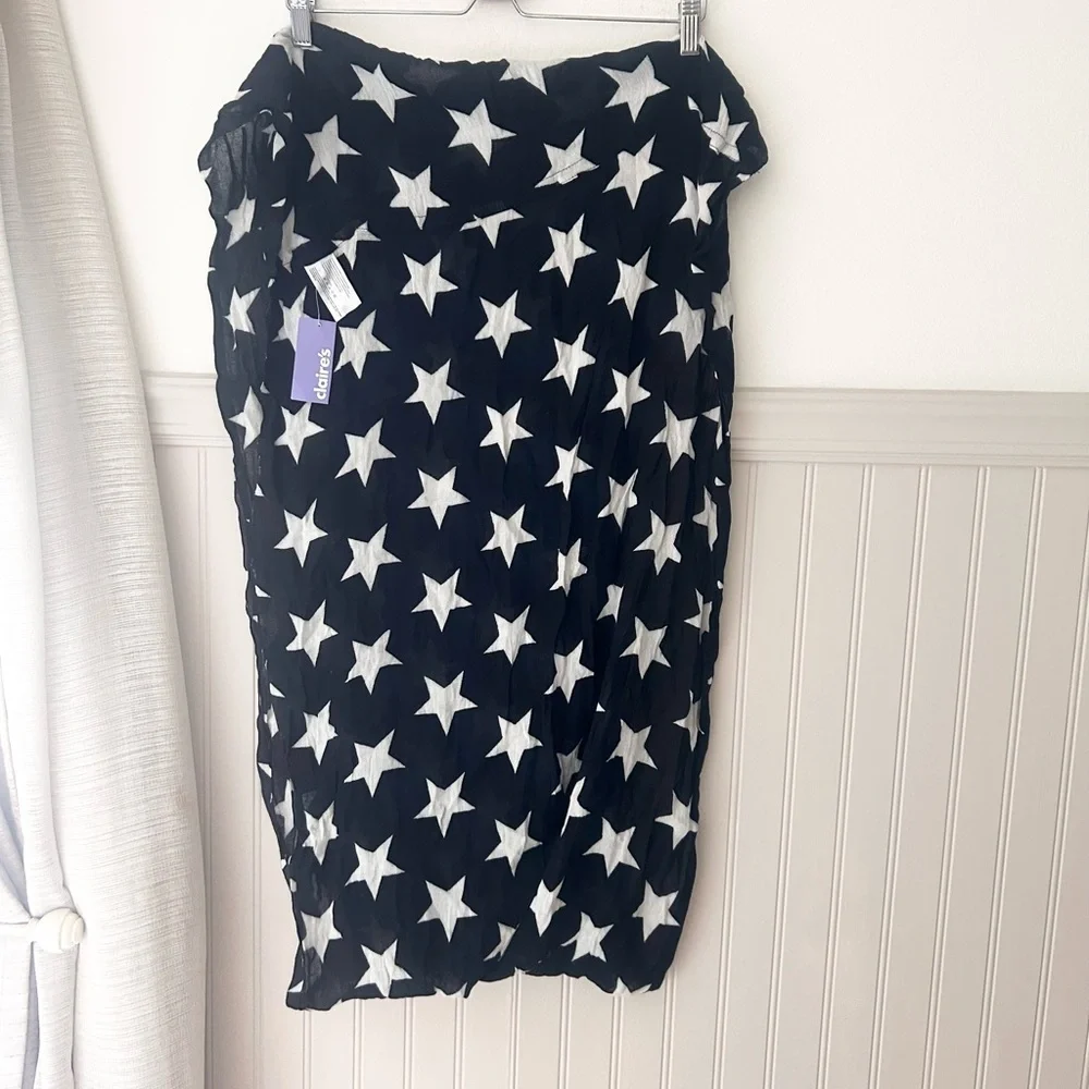 ⭐️ NEW Claire's Black and White Star Print Infinity Loop Scarf